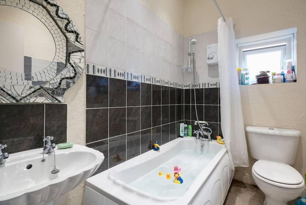 Bradford Digs Self Contained House * Bradford (West Yorkshire)